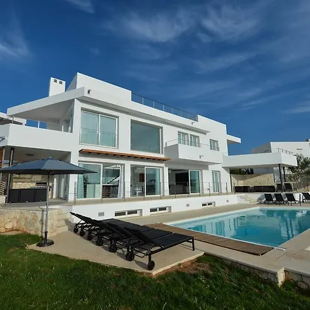 Serenity Villa *